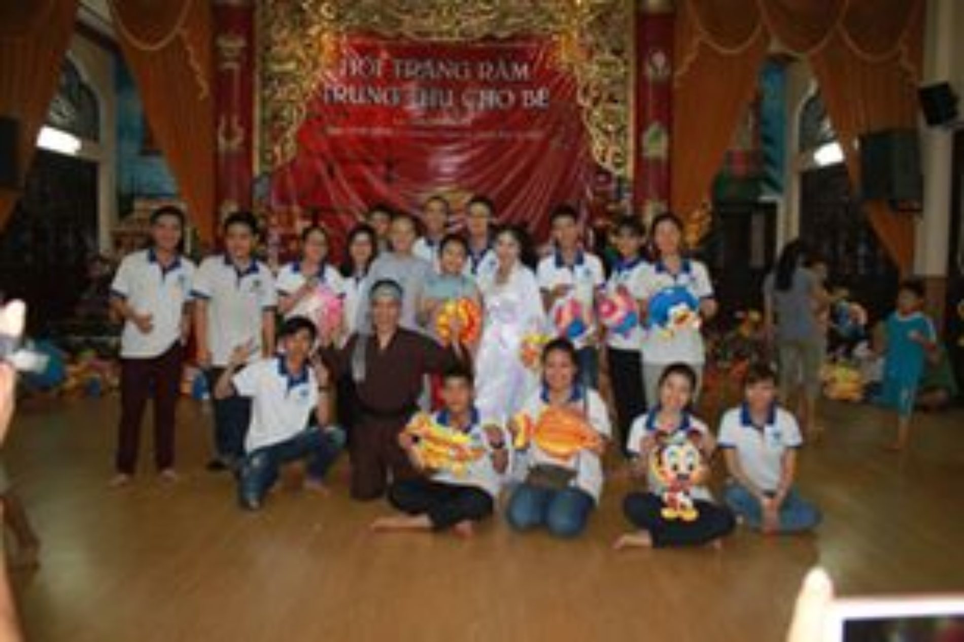 Bé vui ngày Hội Trăng Rằm Trung Thu